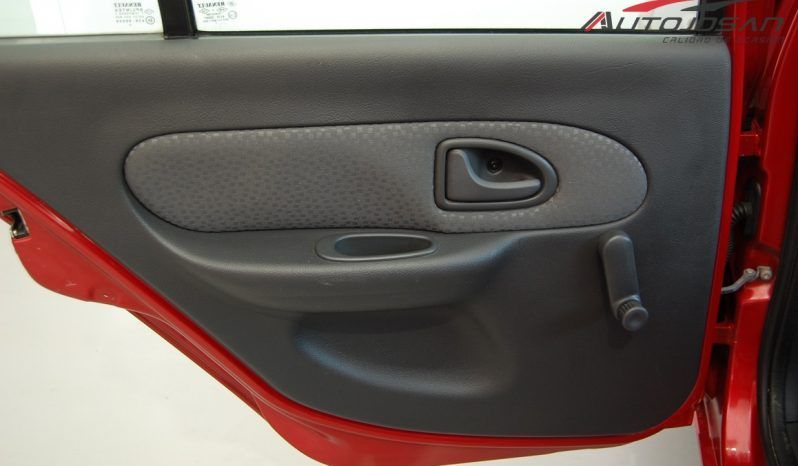 Renault Clio 1.2i 16V Campus lleno