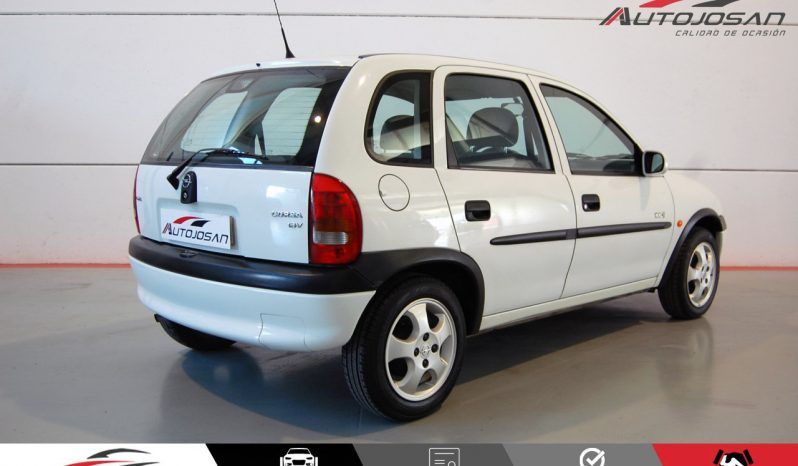 Opel Corsa 1.2i 16V Edition lleno
